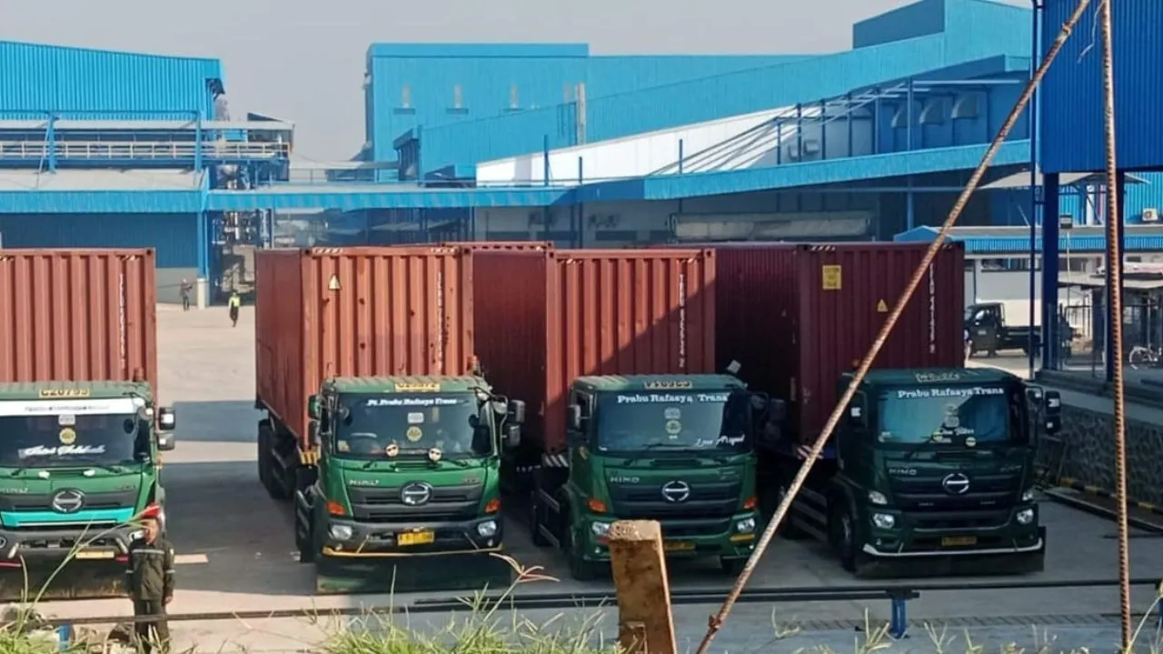 Truk Container